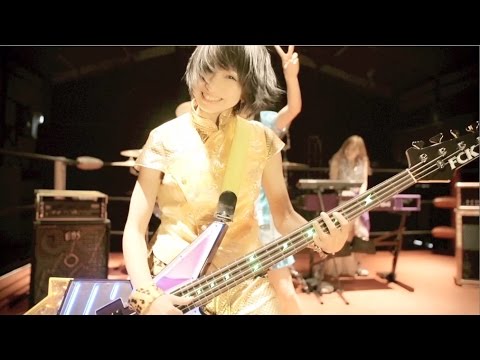 Клип — «Don't Let Me Down» — Gacharic Spin